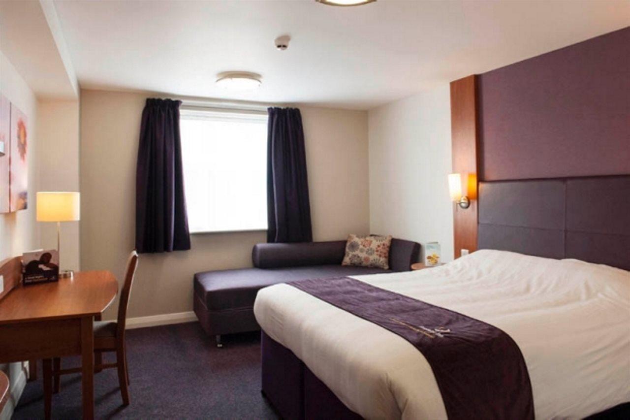 Premier Inn Dudley Town Centre Exterior photo